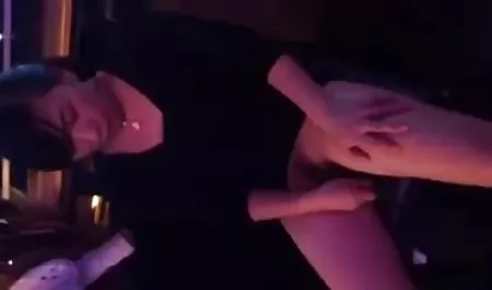 내 친구 중 하나가 아픈 오래 된 포르노 동영상