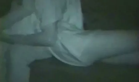 이탈리아어 여자가 섹시한 춤 잠망경 시계 성별 대 무료