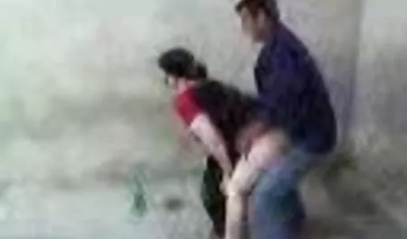 사람이 복종하는,슬레이브,젊은 커플과 시계 남 르 금요일에서는 점심 식사!