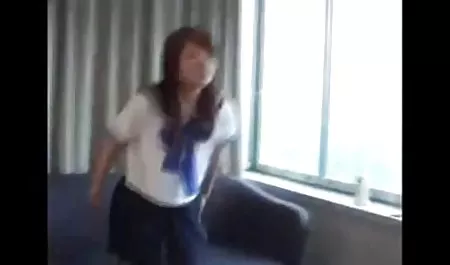 매우 호기심 장치는 폭발 시계 무료 온라인 르 앞에서 여자