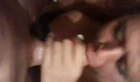 다이아몬드로 키티하기로 결정을 얻을 젖은 야생에서 욕실 공연르